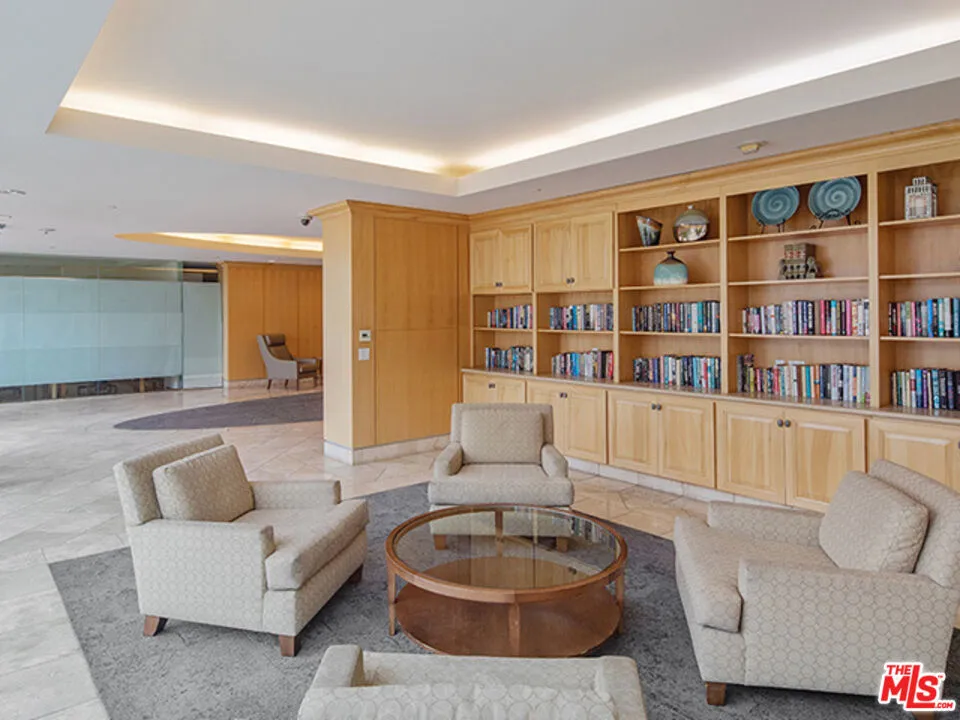 2700 Neilson Way #528 Santa Monica, CA 90405