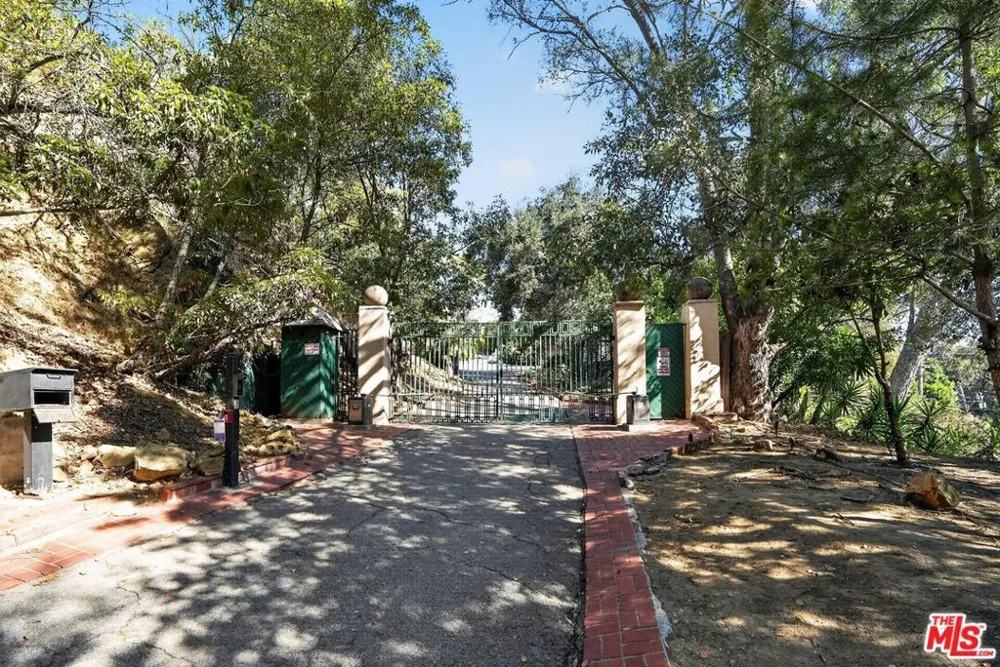 8110 Mulholland Terrace Los Angeles, CA 90046
