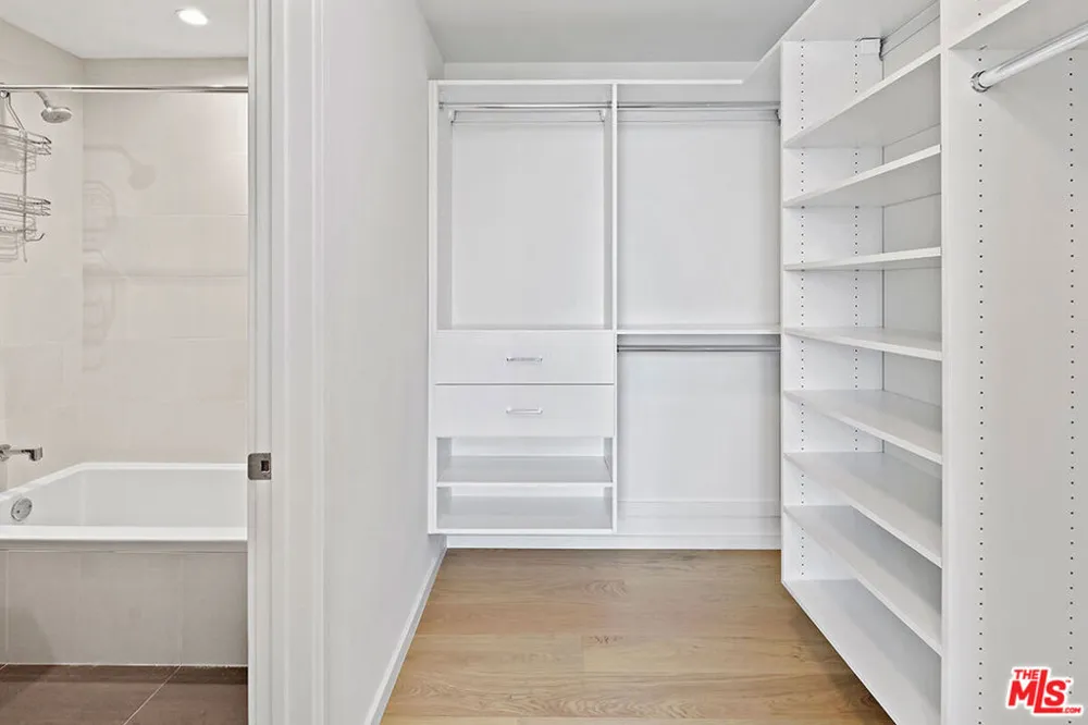 889 Francisco Street #2506 Los Angeles, CA 90017