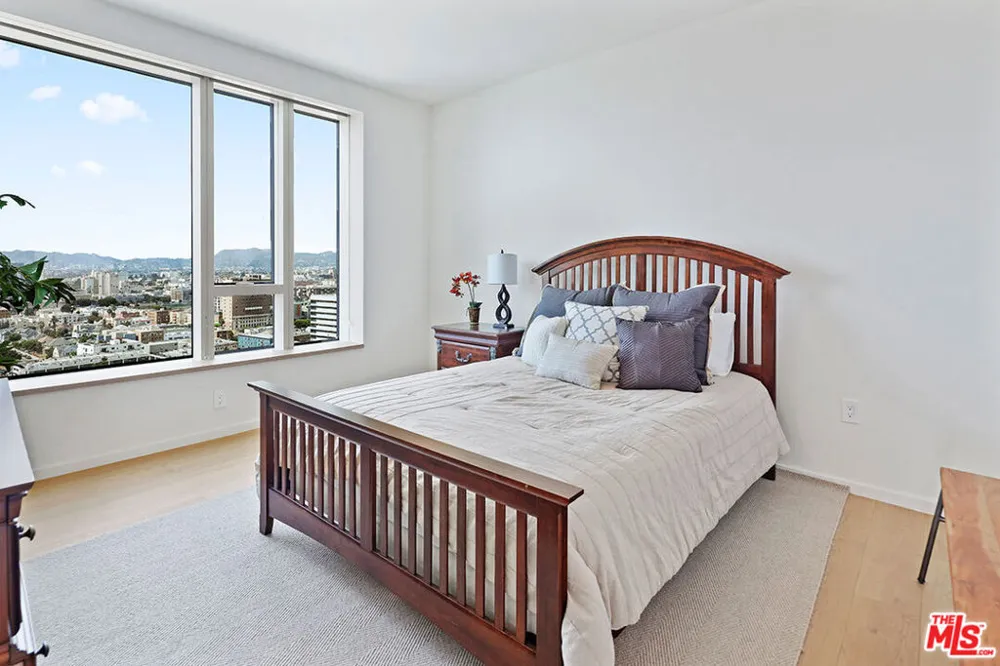 889 Francisco Street #2506 Los Angeles, CA 90017