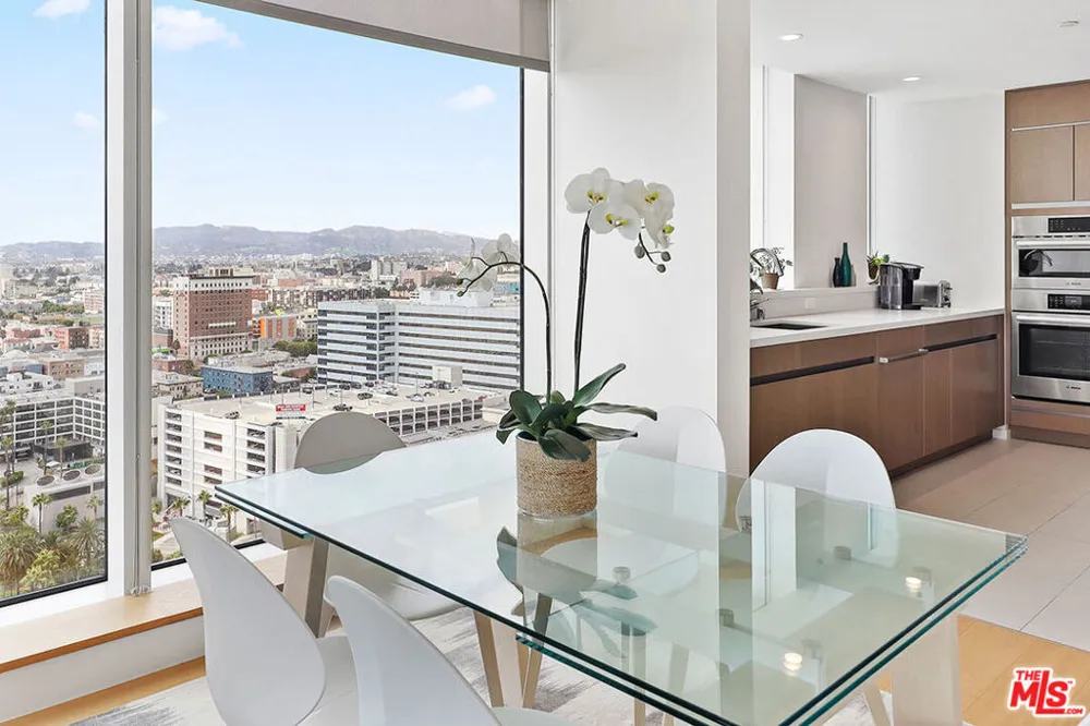 889 Francisco Street #2506 Los Angeles, CA 90017