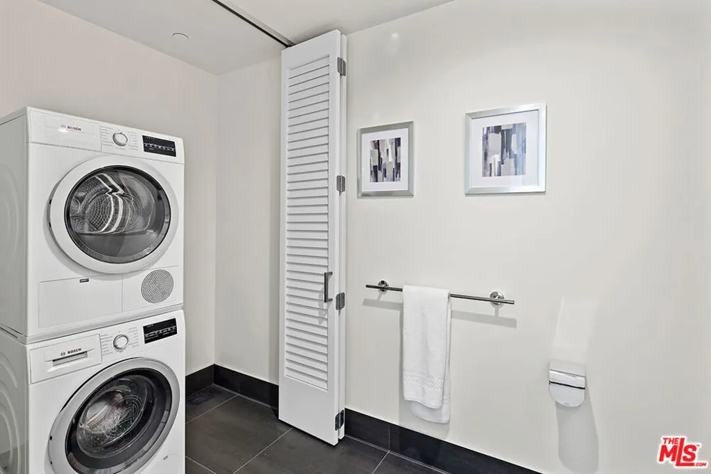 889 Francisco Street #2506 Los Angeles, CA 90017
