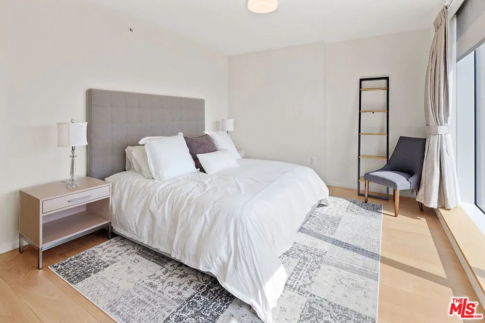 889 Francisco Street #2506 Los Angeles, CA 90017