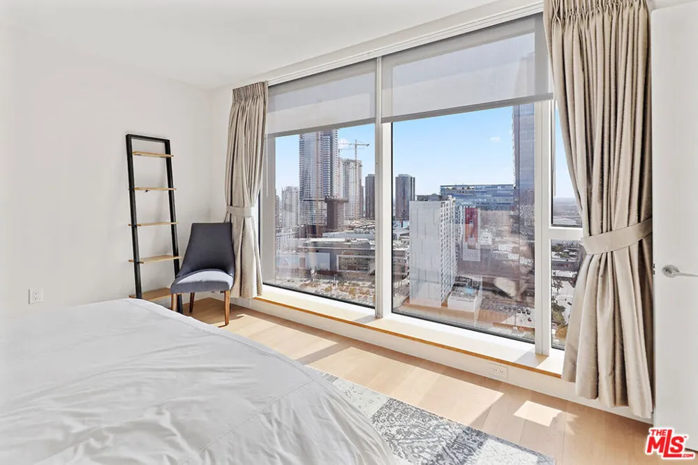 889 Francisco Street #2506 Los Angeles, CA 90017