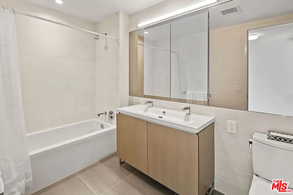 889 Francisco Street #2506 Los Angeles, CA 90017