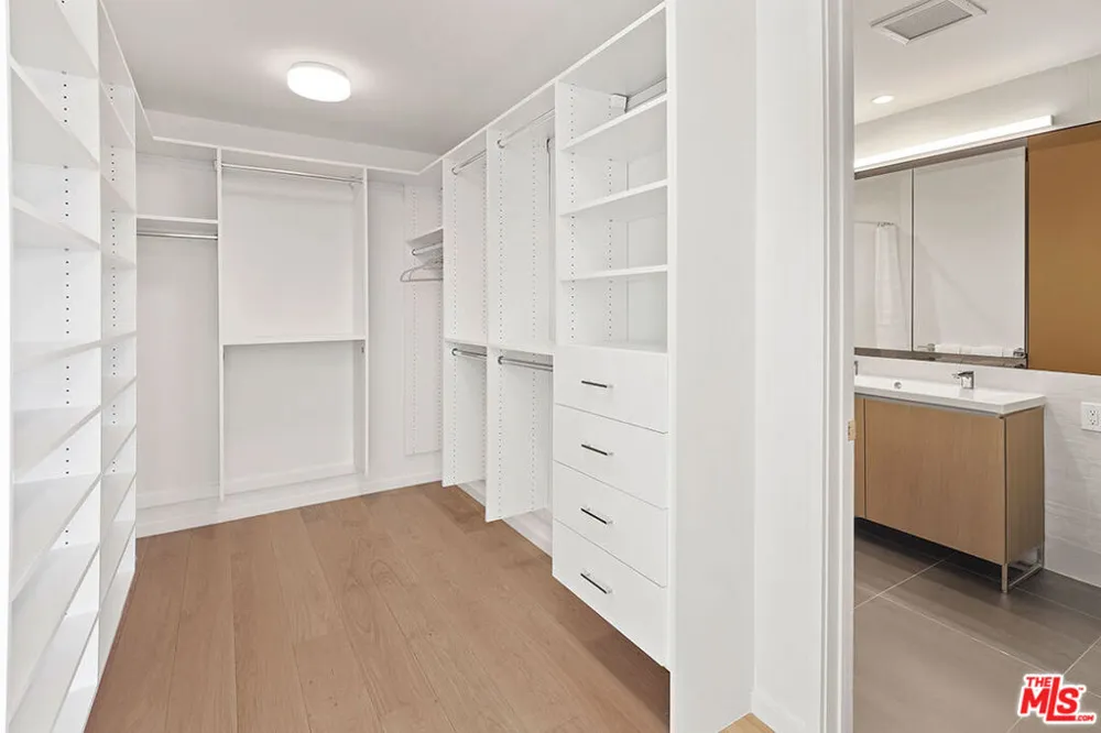 889 Francisco Street #2506 Los Angeles, CA 90017