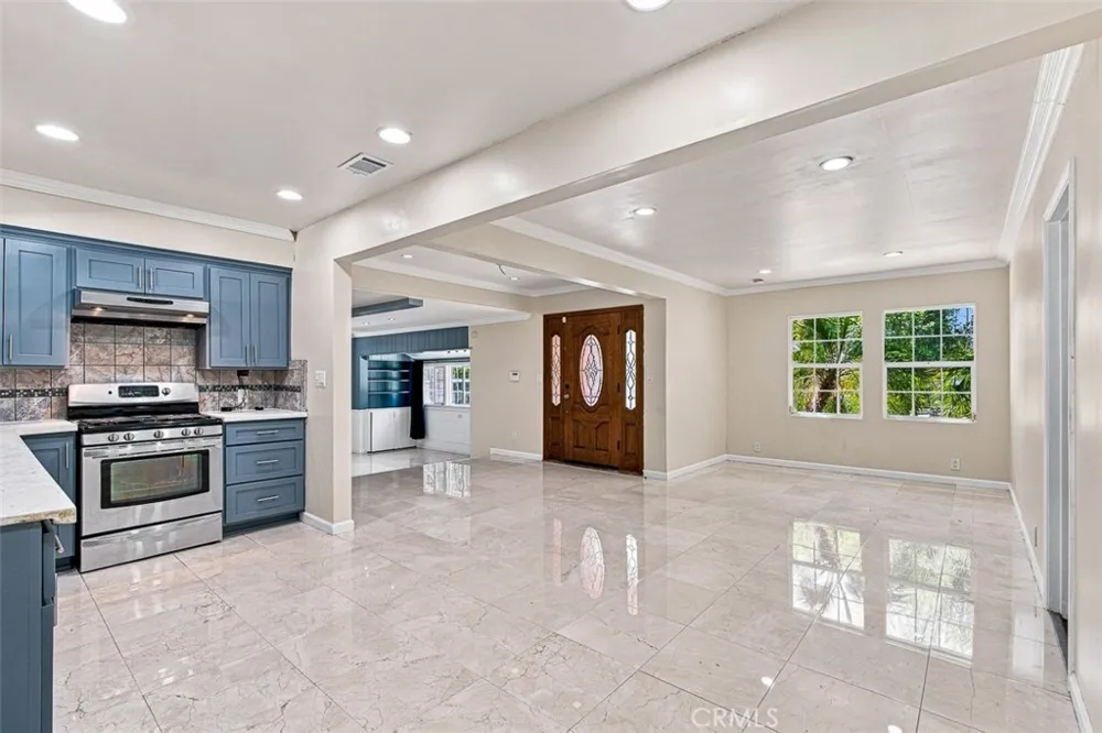 8320 Oakdale Winnetka, CA 91306