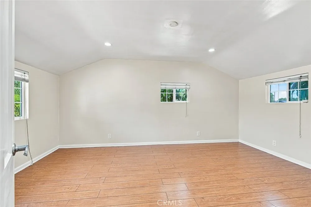 8320 Oakdale Winnetka, CA 91306