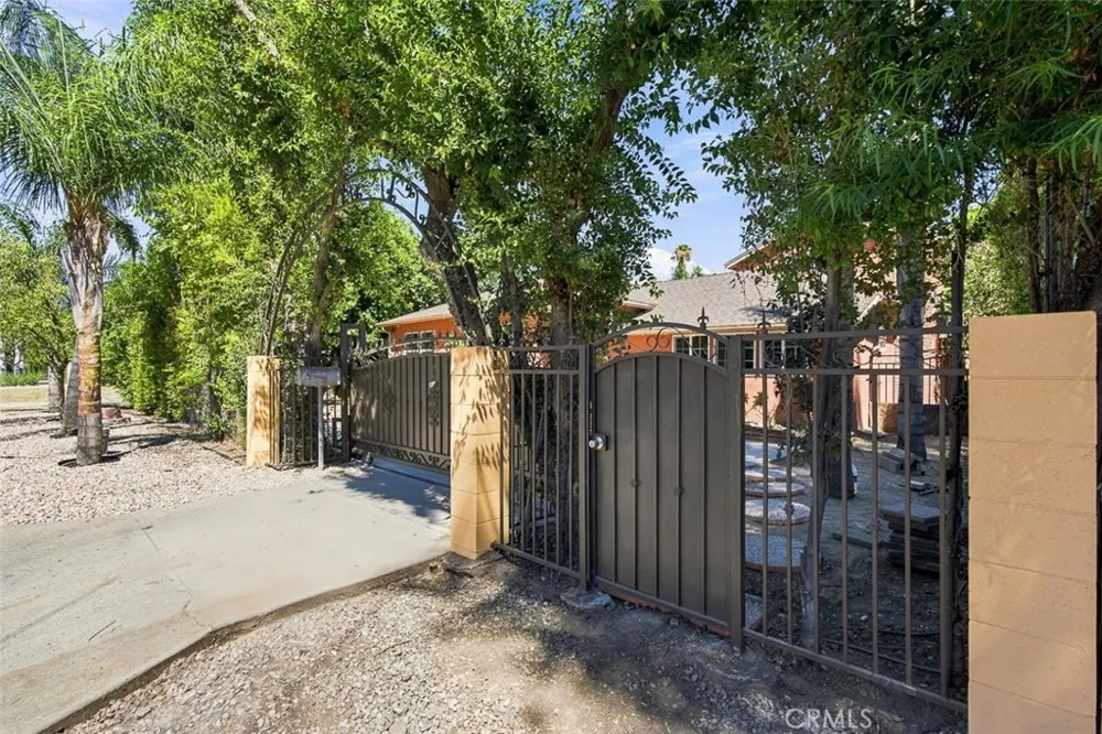 8320 Oakdale Winnetka, CA 91306