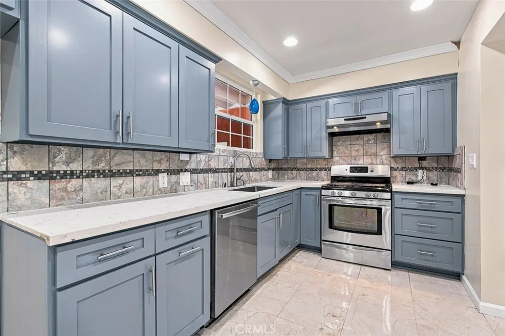 8320 Oakdale Winnetka, CA 91306