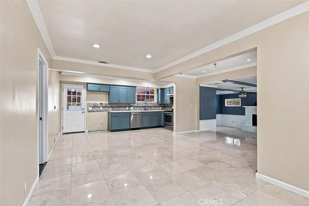 8320 Oakdale Winnetka, CA 91306