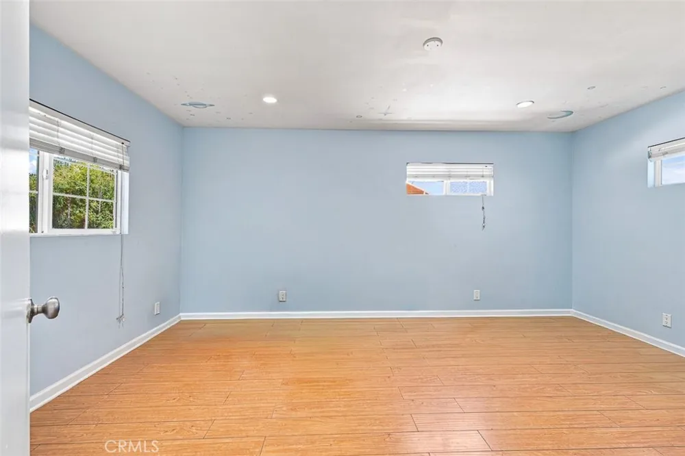 8320 Oakdale Winnetka, CA 91306