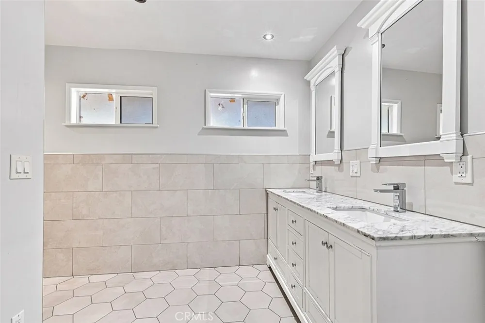 8320 Oakdale Winnetka, CA 91306
