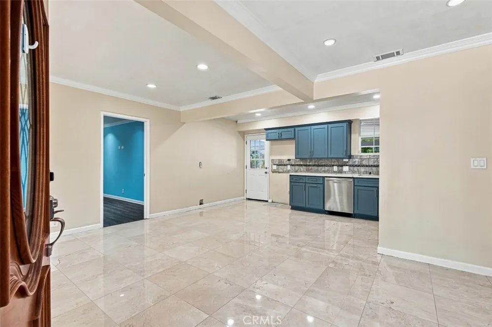 8320 Oakdale Winnetka, CA 91306