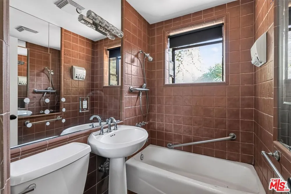 8147 Mulholland Drive Los Angeles, CA 90046