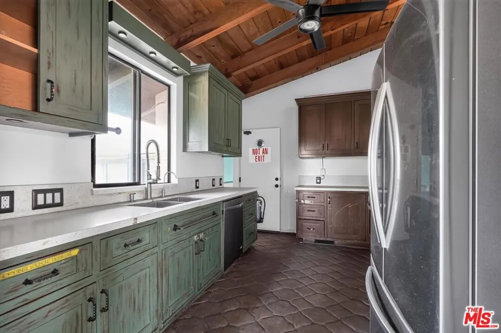 8147 Mulholland Drive Los Angeles, CA 90046