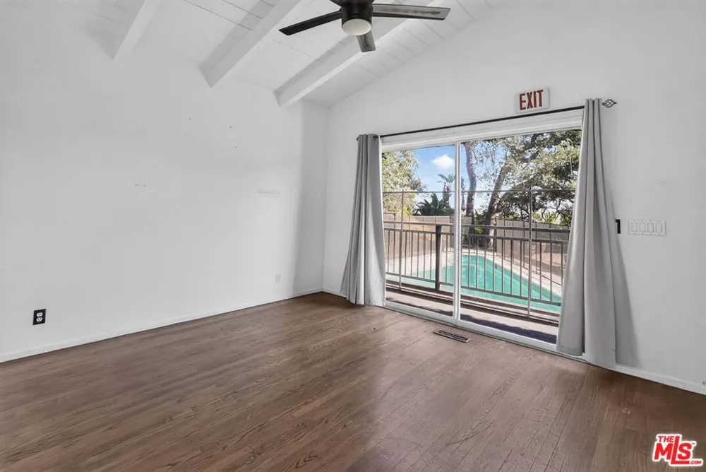 8147 Mulholland Drive Los Angeles, CA 90046