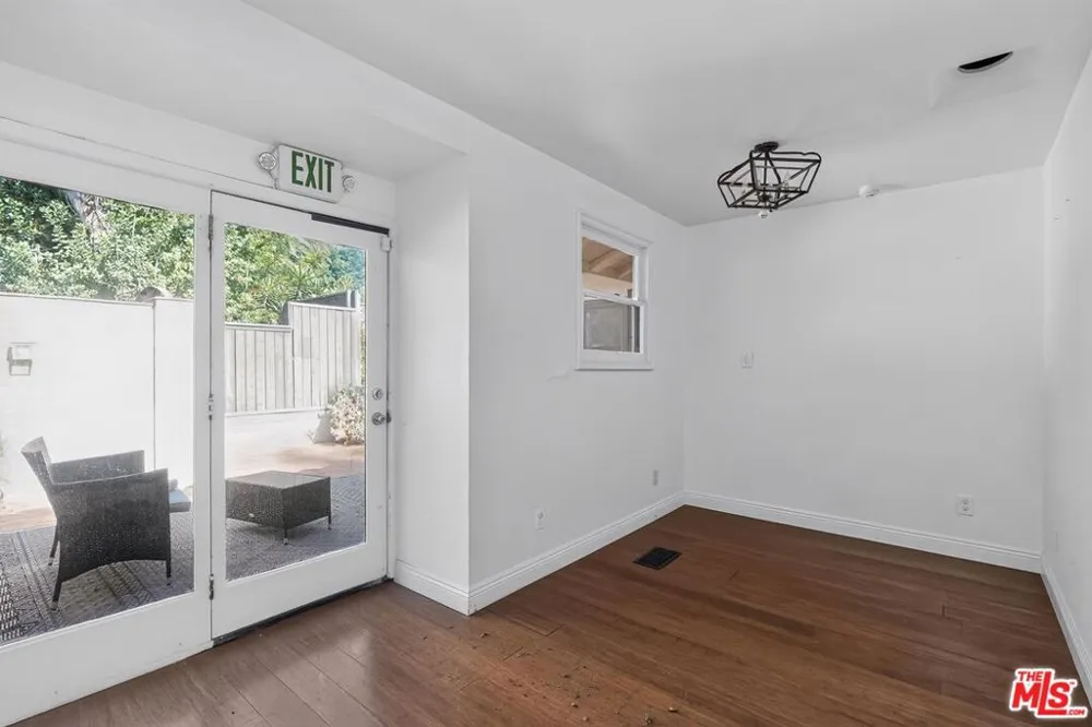 8147 Mulholland Drive Los Angeles, CA 90046