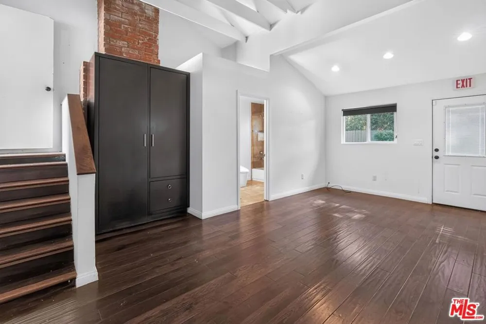 8147 Mulholland Drive Los Angeles, CA 90046