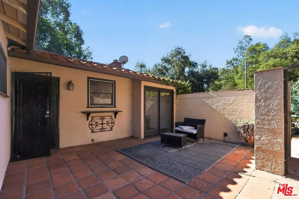 8147 Mulholland Drive Los Angeles, CA 90046