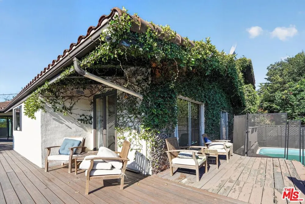 8147 Mulholland Drive Los Angeles, CA 90046