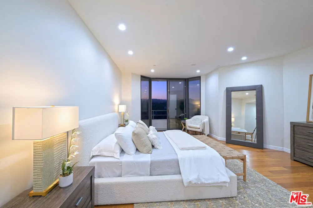 10601 Wilshire Boulevard #1404 Los Angeles, CA 90024