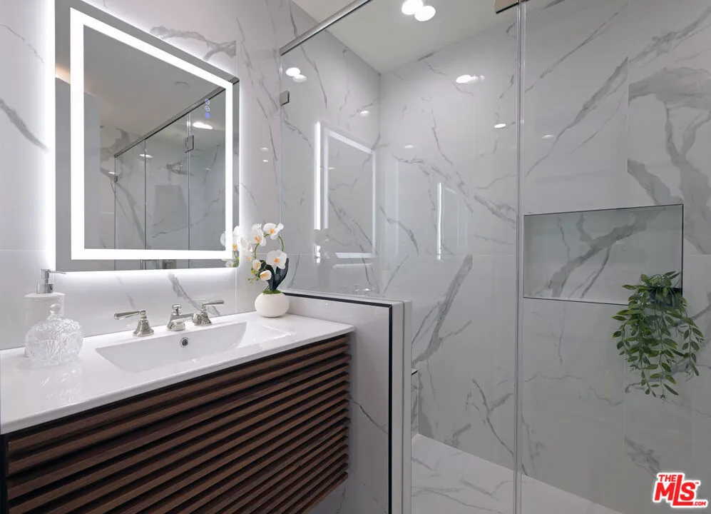 10601 Wilshire Boulevard #1404 Los Angeles, CA 90024