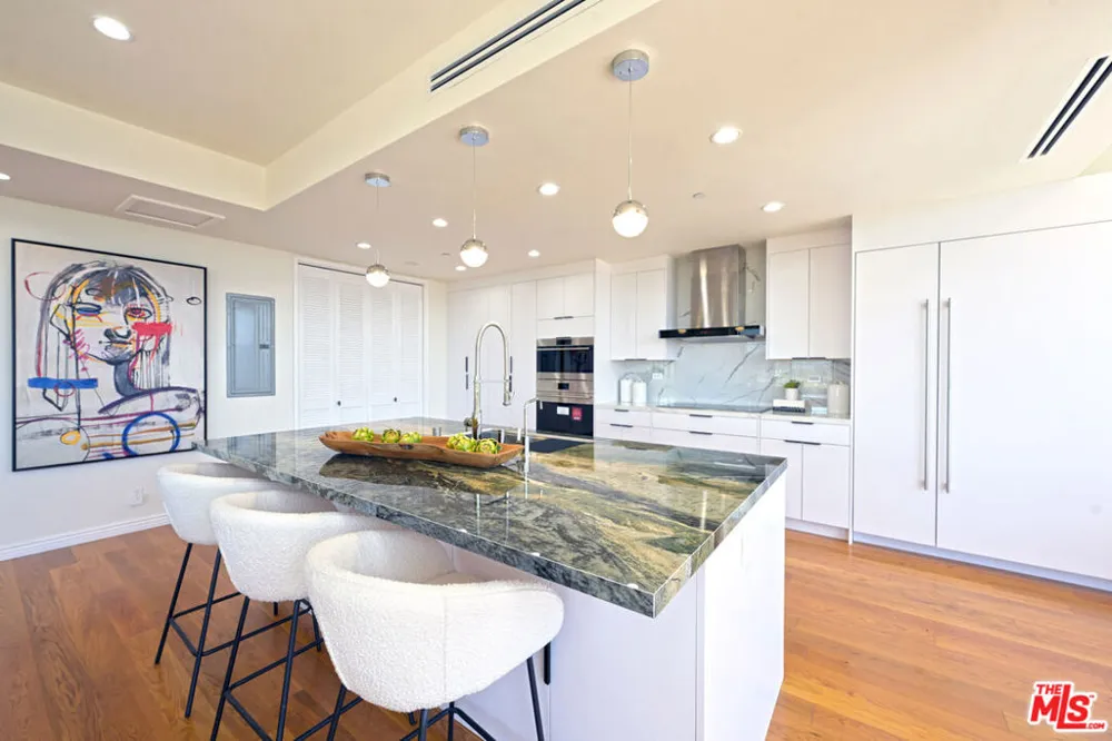 10601 Wilshire Boulevard #1404 Los Angeles, CA 90024