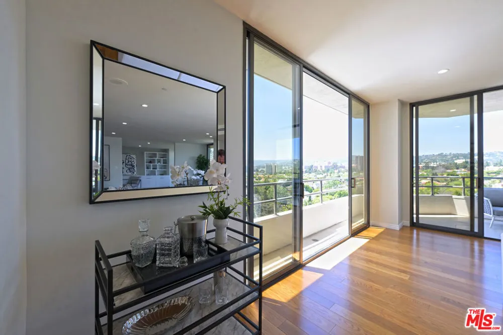 10601 Wilshire Boulevard #1404 Los Angeles, CA 90024