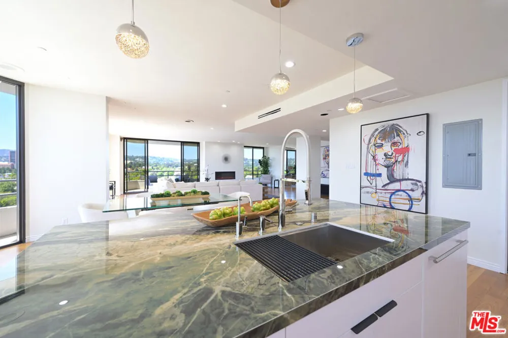 10601 Wilshire Boulevard #1404 Los Angeles, CA 90024