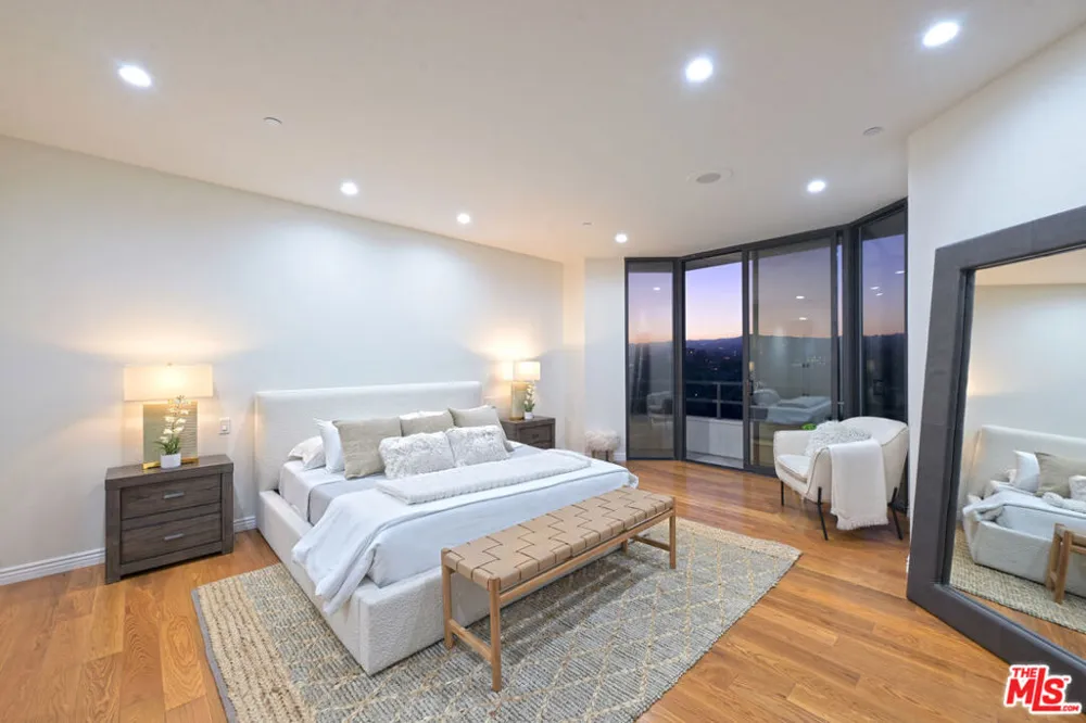 10601 Wilshire Boulevard #1404 Los Angeles, CA 90024