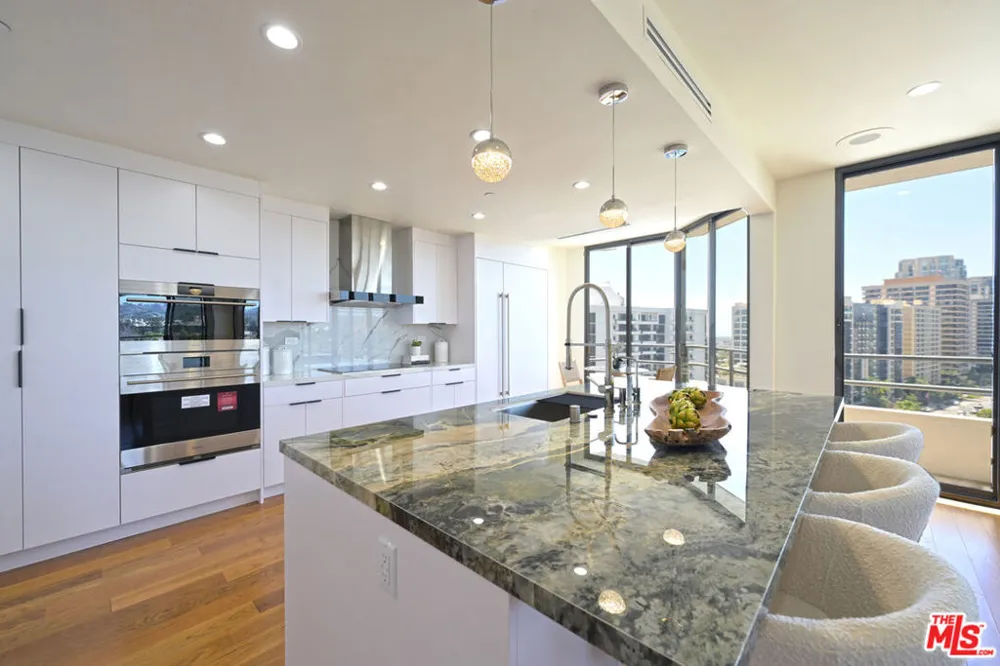 10601 Wilshire Boulevard #1404 Los Angeles, CA 90024