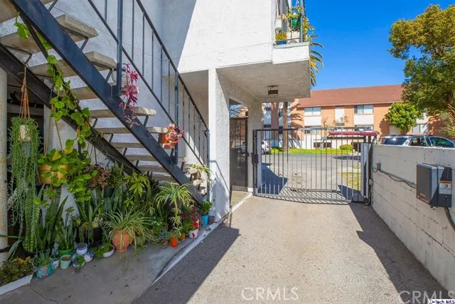 464 W Lexington Drive #3 Glendale, CA 91203