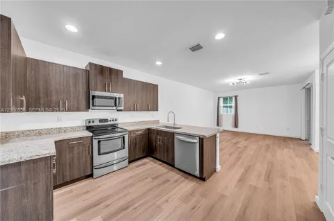 1426 SE 24th Ter