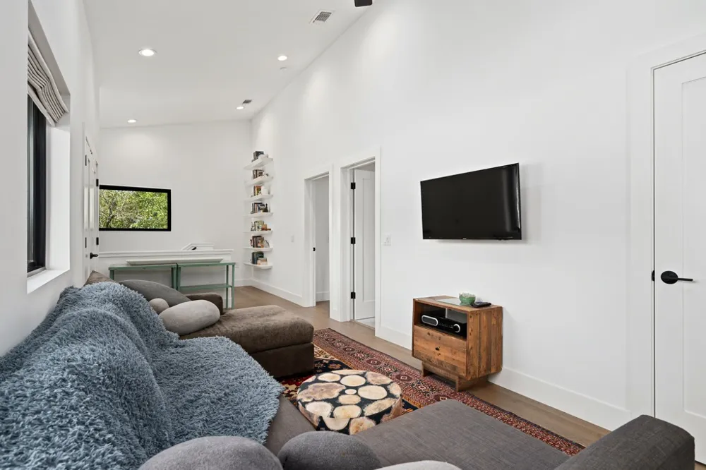 5513 Duval Street Austin, TX 78751