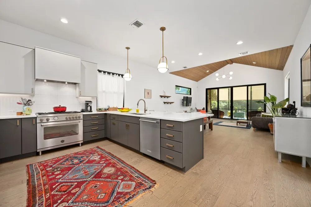 5513 Duval Street Austin, TX 78751