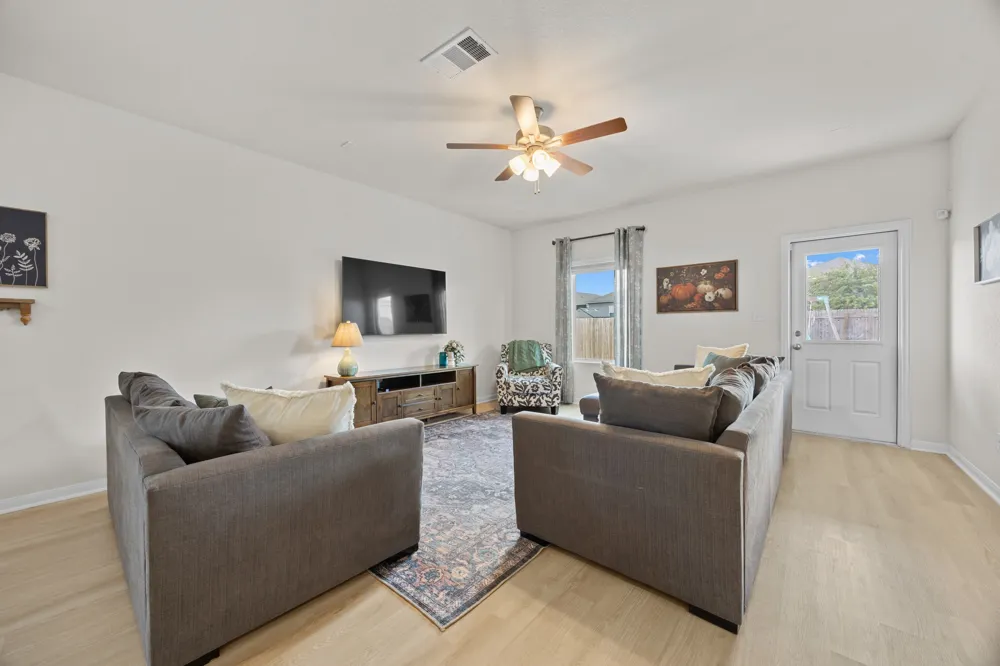 1233 WhippleTree Trail Georgetown, TX 78626