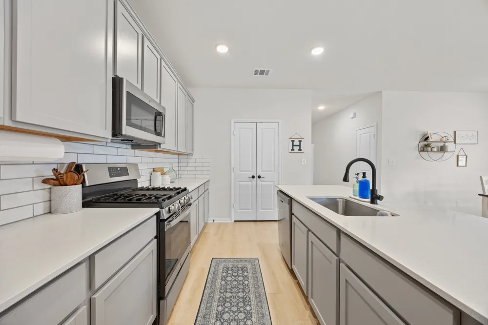 1233 WhippleTree Trail Georgetown, TX 78626