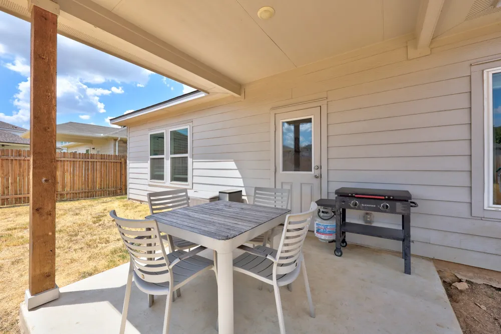 1233 WhippleTree Trail Georgetown, TX 78626