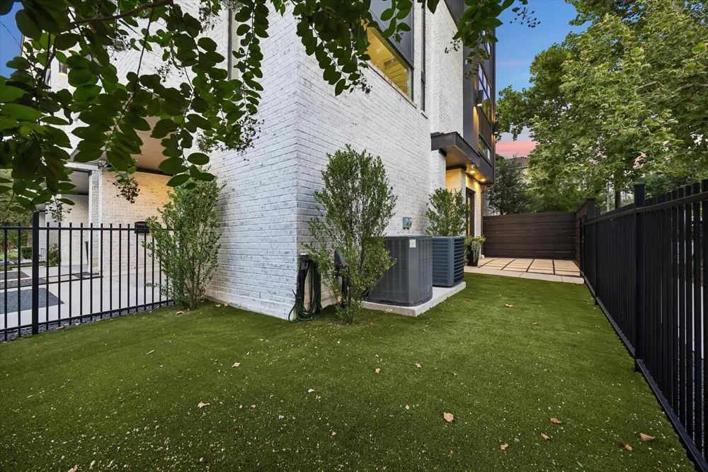 520 Knox Street Houston, TX 77007