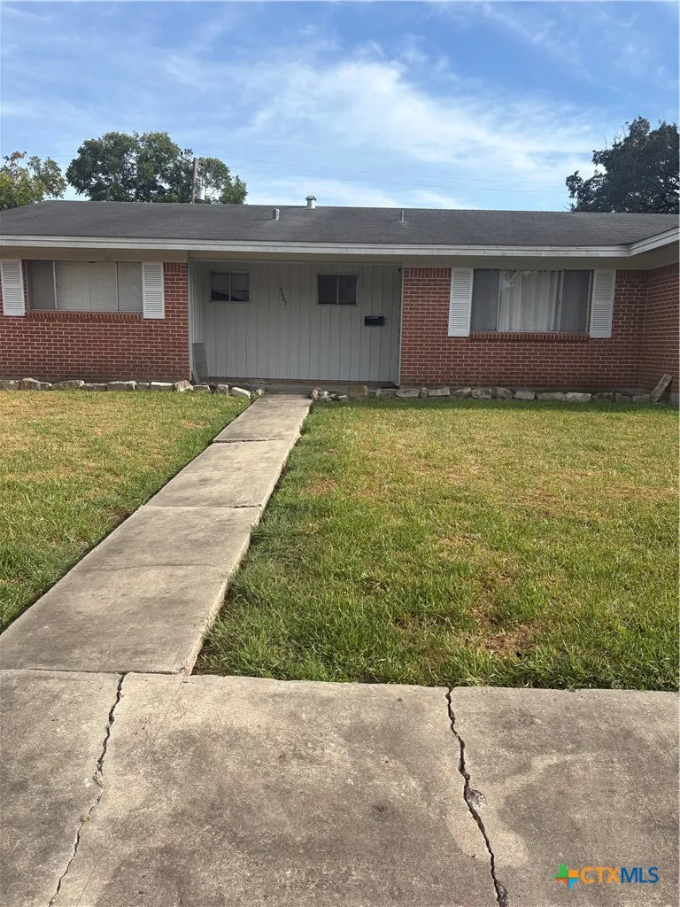 2607 E POPLAR Victoria, TX 77901