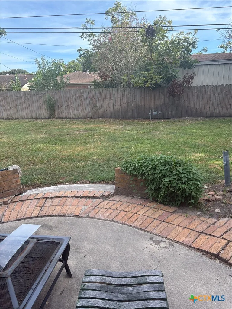 2607 E POPLAR Victoria, TX 77901