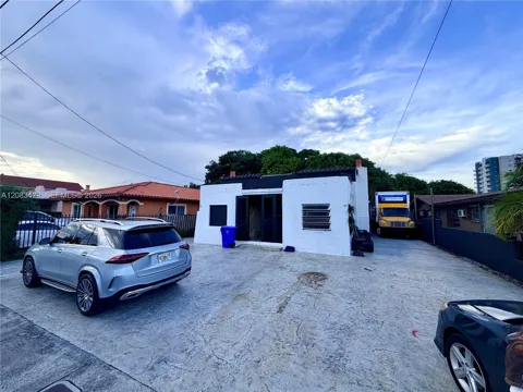 1829 NW 5th St