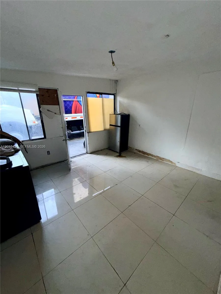 1829 NW 5th St Miami, FL 33125