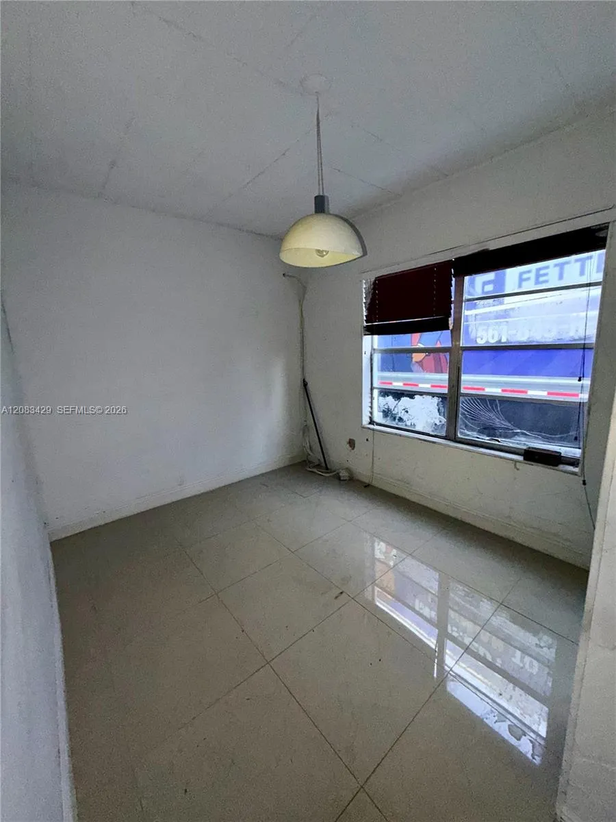 1829 NW 5th St Miami, FL 33125
