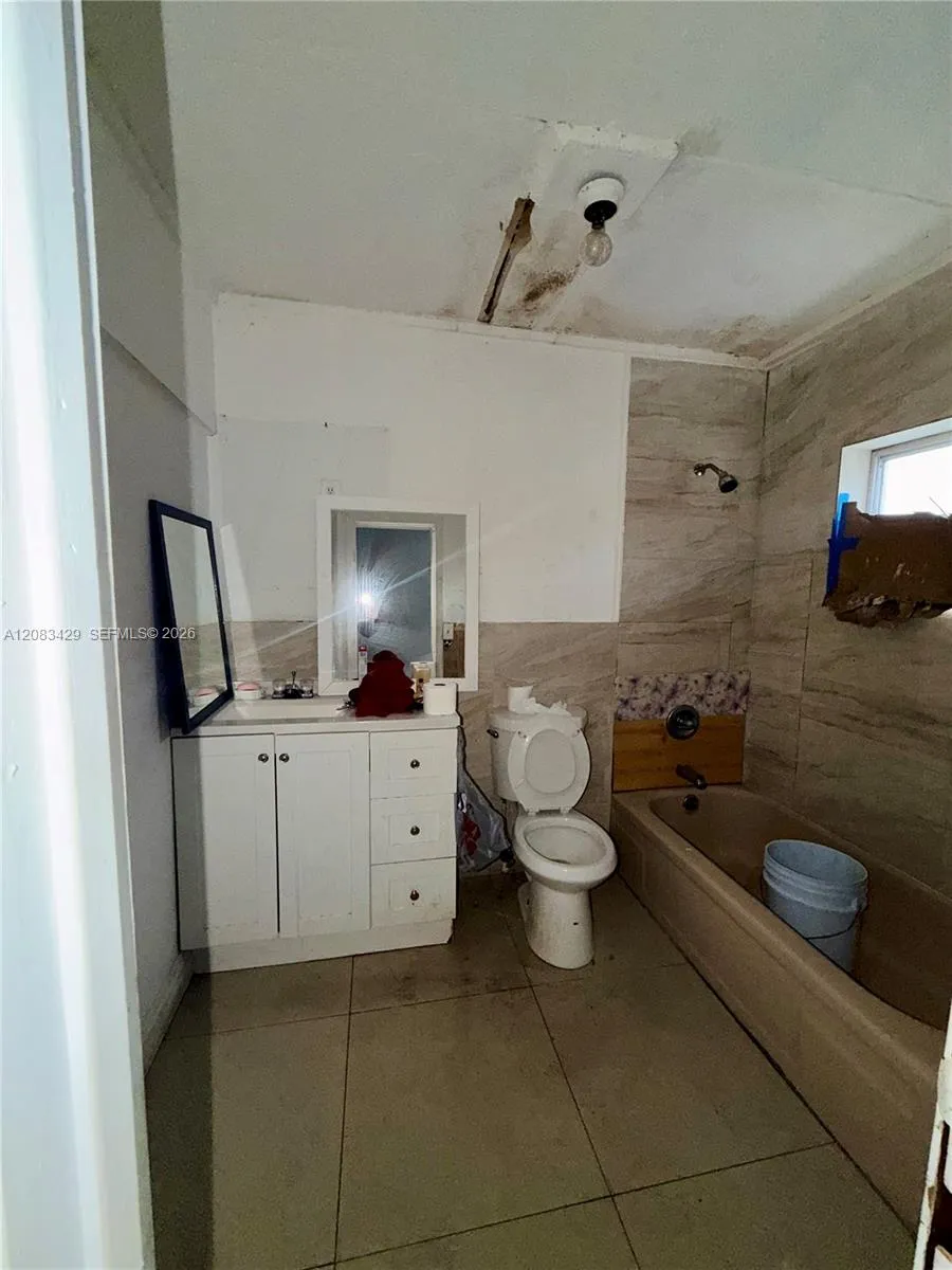 1829 NW 5th St Miami, FL 33125