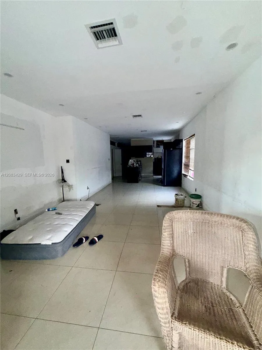 1829 NW 5th St Miami, FL 33125
