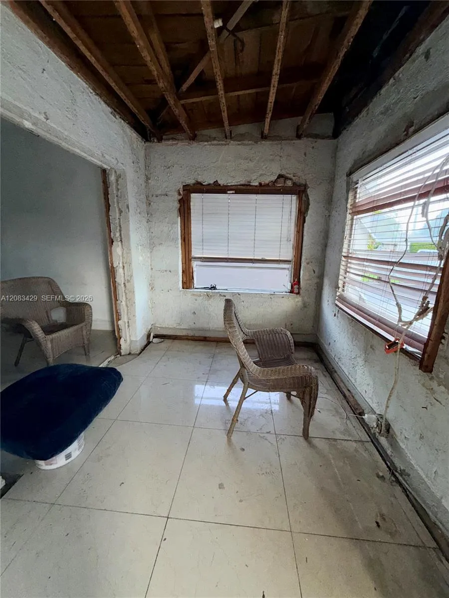 1829 NW 5th St Miami, FL 33125