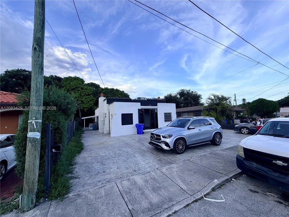 1829 NW 5th St Miami, FL 33125
