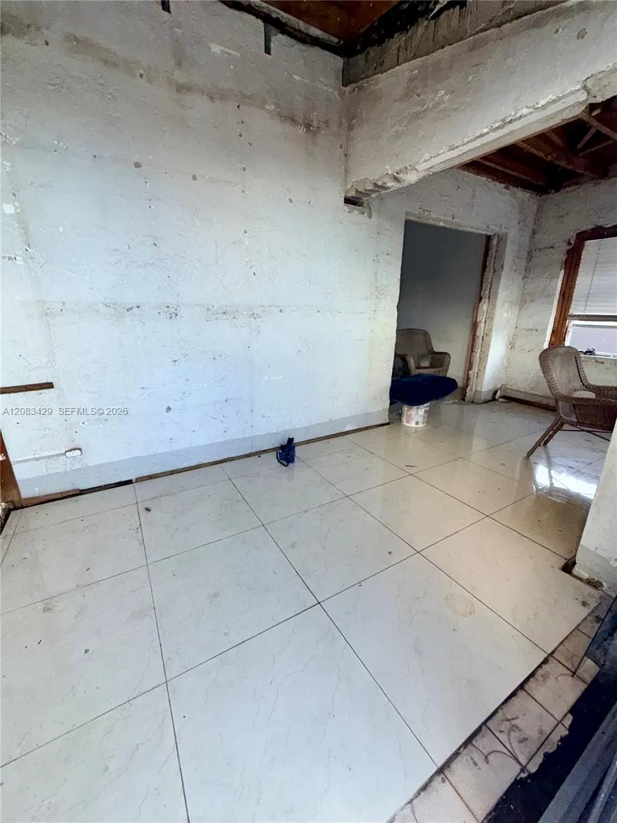1829 NW 5th St Miami, FL 33125